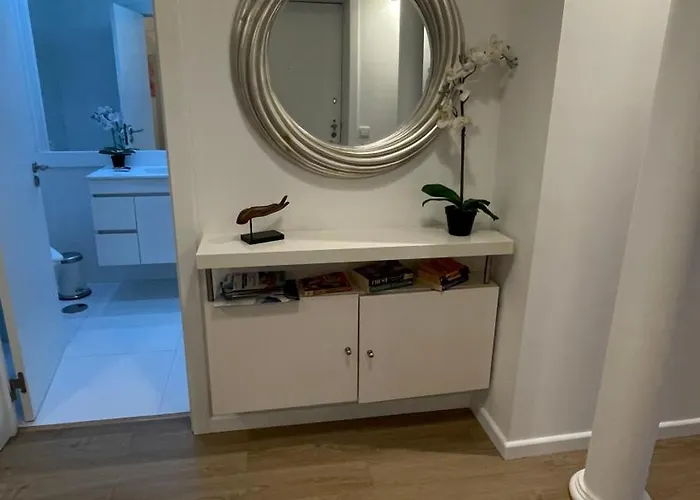 Heart Of The 2! Apartment